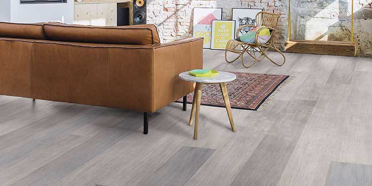 Tipos de parquet laminado: descubre cuál se adapta mejor a tu hogar y estilo. Elige entre madera natural, alta presión, baja presión y rústico.