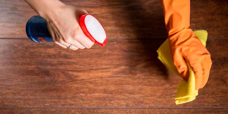 https://www.parquetsgirona.com/img/servicios/mantenimiento-parquet.jpg