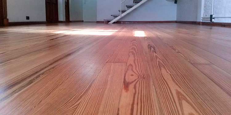 https://www.parquetsgirona.com/img/servicios/parquet-hidrolaqueado.jpg